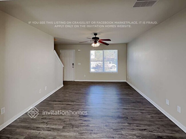 Photo - 117 Rockefeller Ln