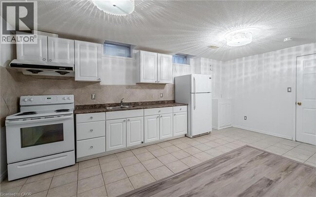 Photo - 30 Richview Dr