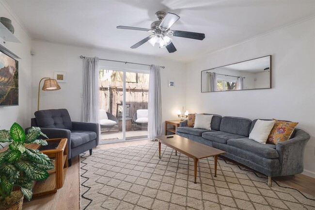 Building Photo - 1422 Collier St Unit 105