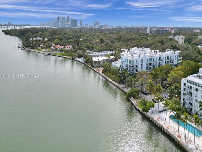 Photo - 720 NE 62nd St Unidad 507