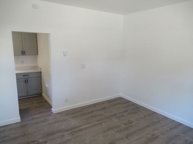 Photo - Total Remodeled One Bedroom Unit C