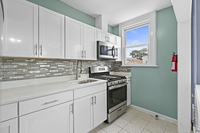 Photo - 209 Danforth Ave