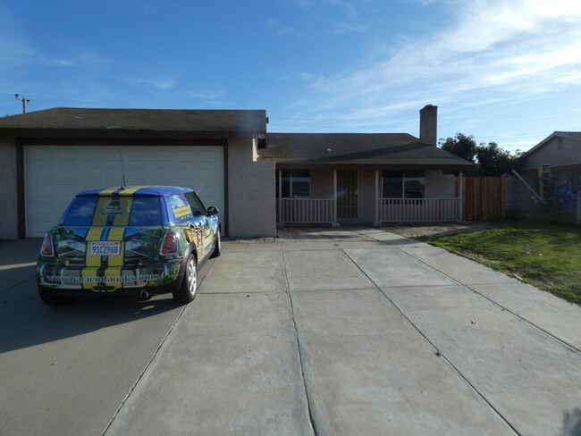 Single Story 3 Bedroom Home in Santa Maria - Single Story 3 Bedroom Home in Santa Maria