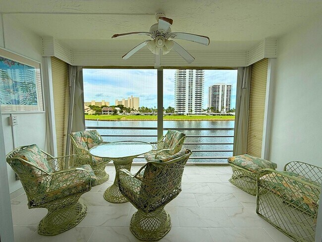 Building Photo - 20 Yacht Club Dr Unit 312