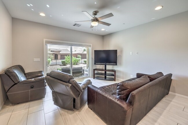Photo - 1028 Via Corto St