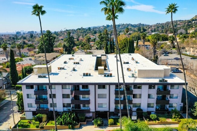 2031-2035 Dracena Drive - 2031-2035 Dracena Drive Apartments
