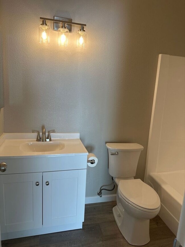 Photo - Prestigious Newhall Cul-de-Sac Home – Single Story 3 Bedroom + 2 Bath!