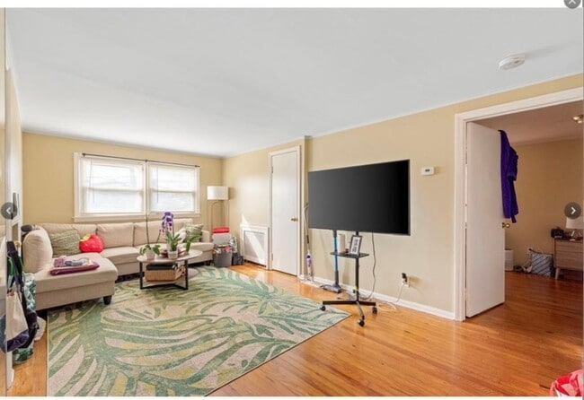 Photo - 487 Emerson Pl