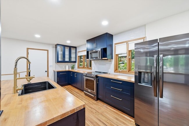Photo - 3315 S 104th Ave