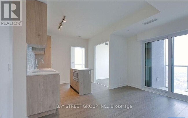 Photo - 1 Yorkville Ave Unit 4008