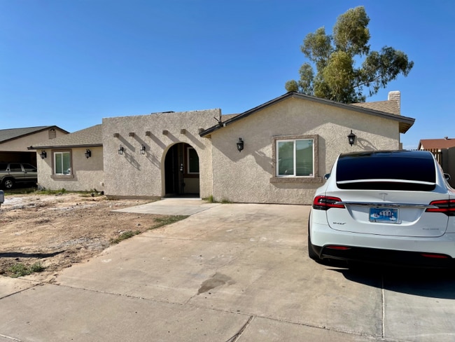 Building Photo - 7132 W Almeria Rd Rental