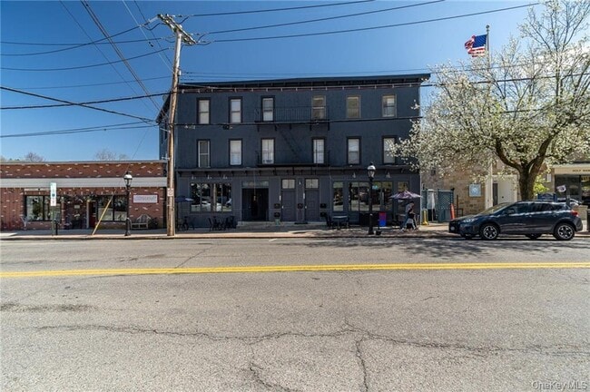 Building Photo - 120 Grand St Unit 3