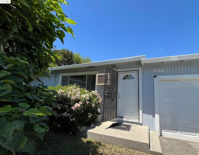 Photo - 3619 De Ovan Ave Townhome