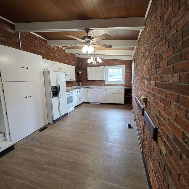 Photo - 2465 Chapeze Ln