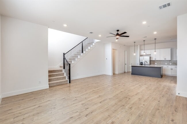 Photo - 4401 Cave Spgs St