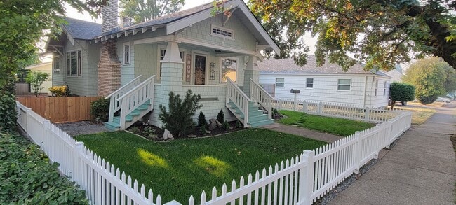 Photo - 586 1/2 Grove St