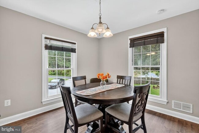 Photo - 9824 Old Fort Rd