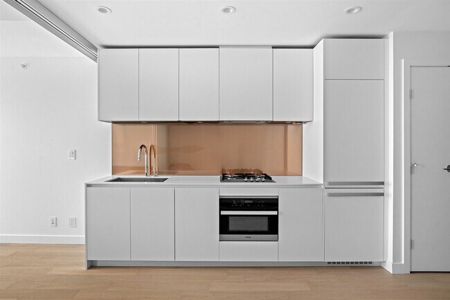 Photo - 1480 Howe St