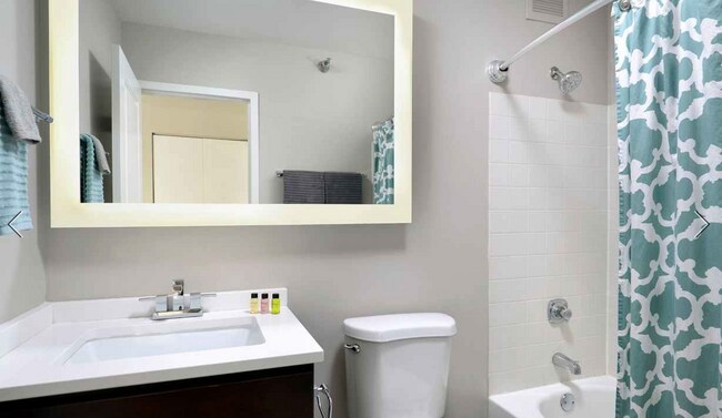 Photo - 400 E OHIO St Unidad 501