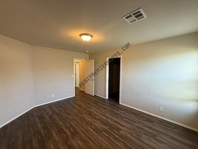 Photo - 2800 E Quincy St