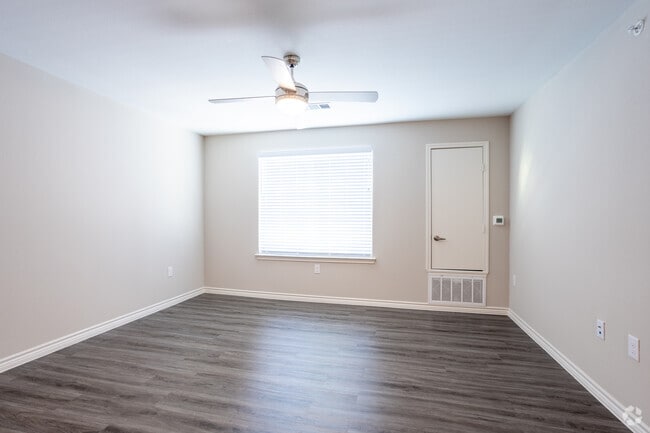 1HAB, 1BA - 743 ft² - Commons at Manor