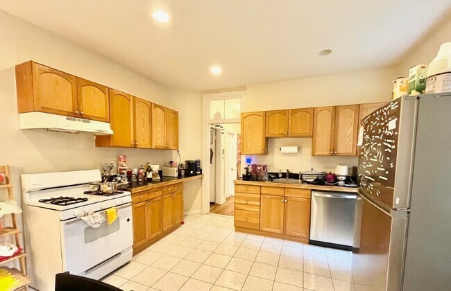 Building Photo - 21 Bucknam St Unit 3