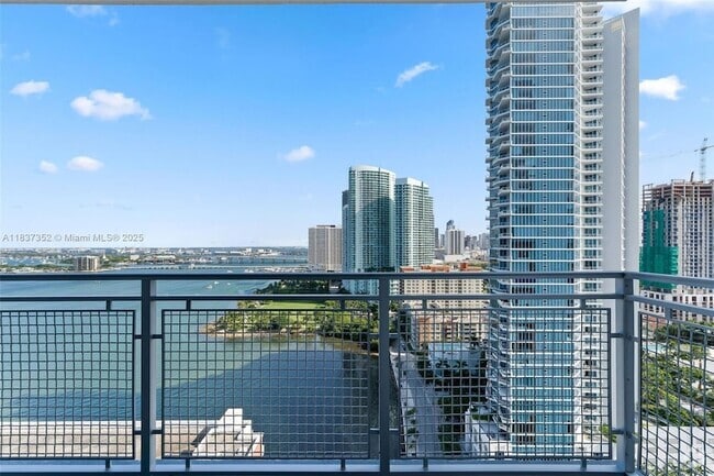 Building Photo - 2150 N Bayshore Dr Unit 2504 Rental
