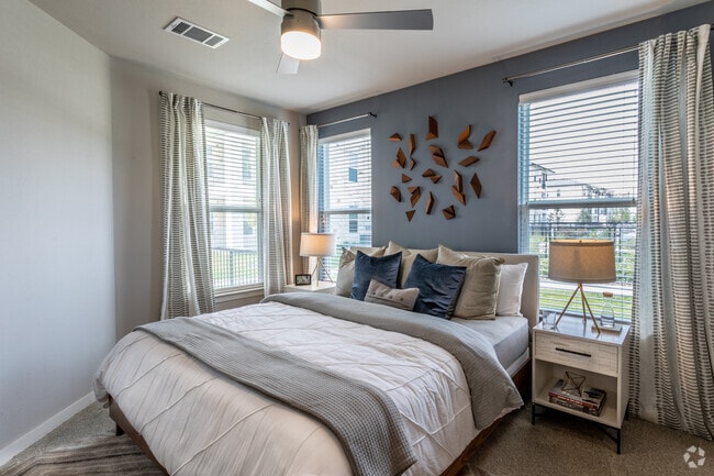 2BR, 2BA - 1132SF