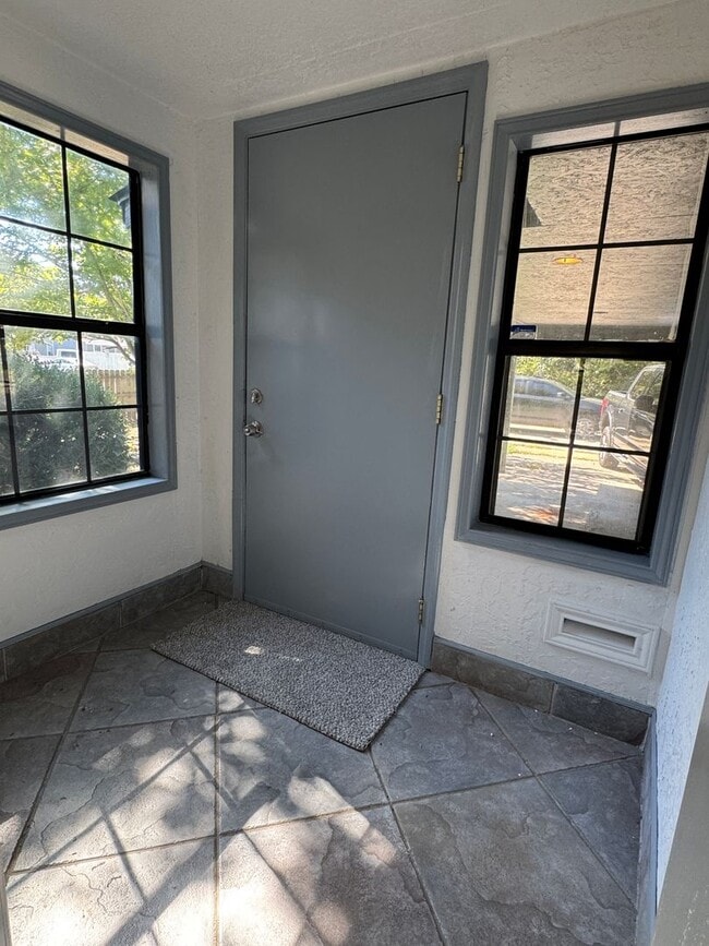 Photo - 839 NW 17th St