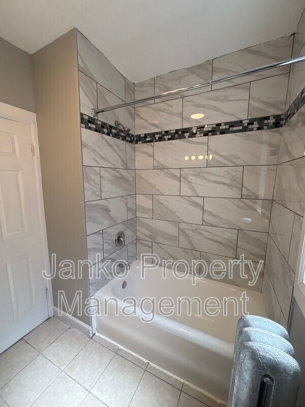 Photo - 8000 S Champlain Ave Unit 2