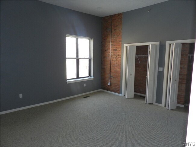 Photo - 317 S Clinton St