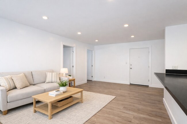 Photo - 6556 Lamirada Ave