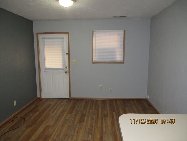 Photo - 423 E 8th St Unit A