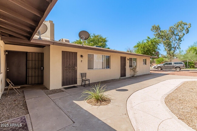 Building Photo - 2235 N 28th St Unit Apt 2