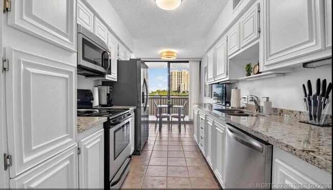 Building Photo - 3400 N Ocean Dr Unit 405