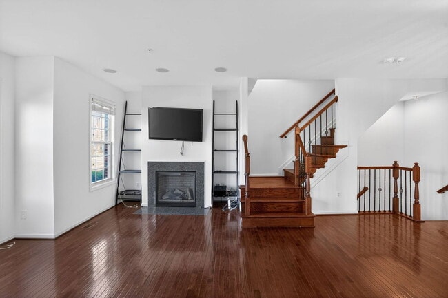 Photo - 610 Sprintsail Way