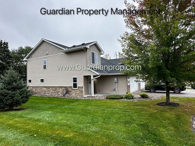 Photo - Lakeville Corner Unit, Walk out Patio, 2 C...