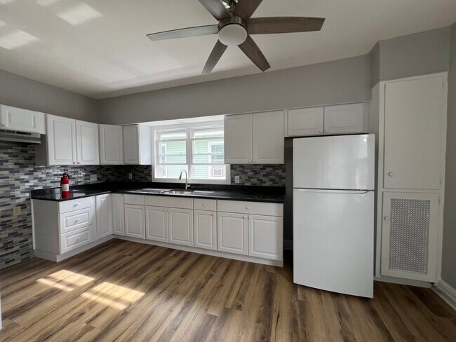 Photo - 410 Cedar Ave