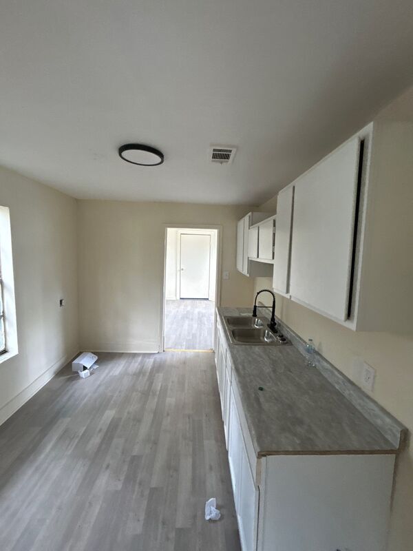 Photo - 437 Erie St