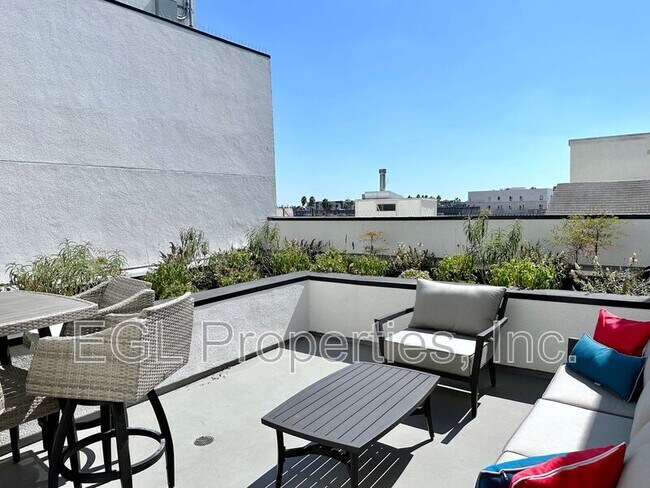 Photo - 744 S. Mariposa Ave.