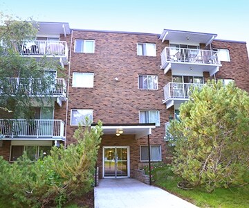 Photo - Christopher Arms