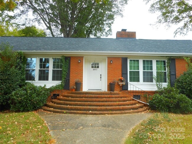 Photo - 8917 Nottoway Dr