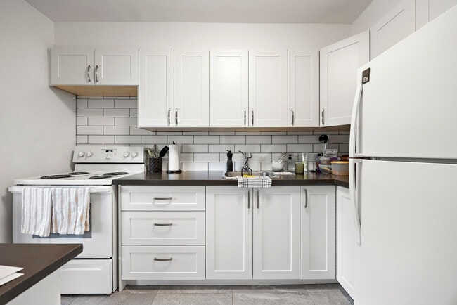 Photo - 30 Esterbrooke Avenue