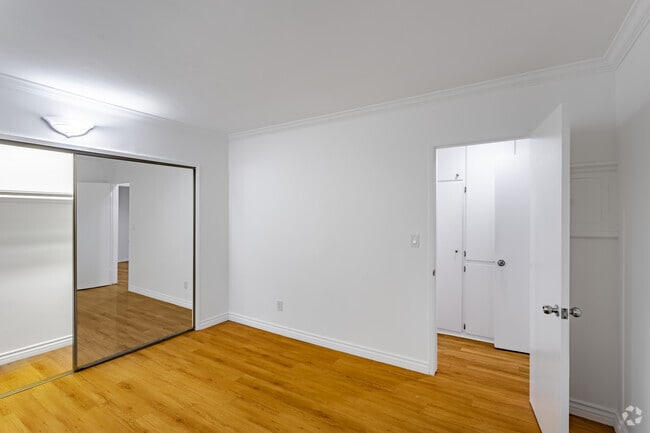 1BR, 1BA - 785 SF