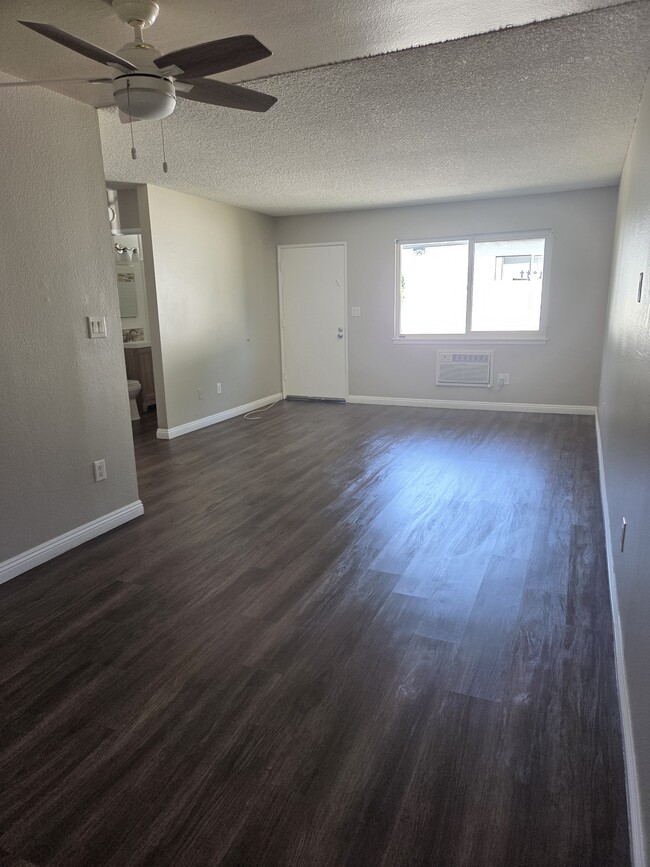553 Chatsworth Dr Unit 1