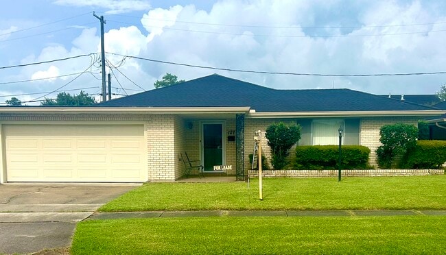 Photo - 127 Willow Dr