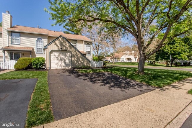Photo - 1739 McNelis Dr