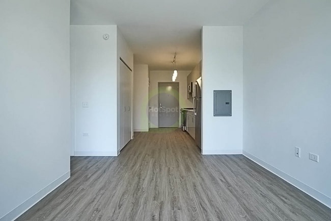 Photo - 840 W Van Buren St