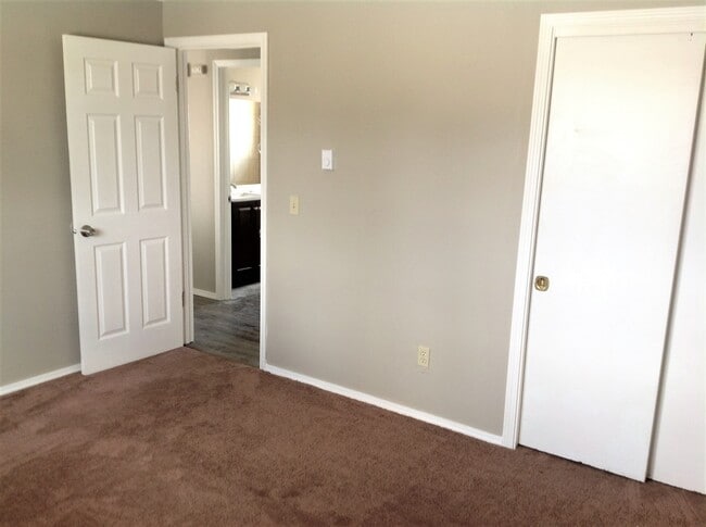 Photo - 1306-1308 N. Stout Rd. Unidad 1308