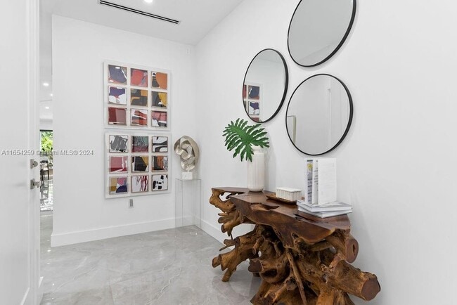 Photo - 327 SW 16th St